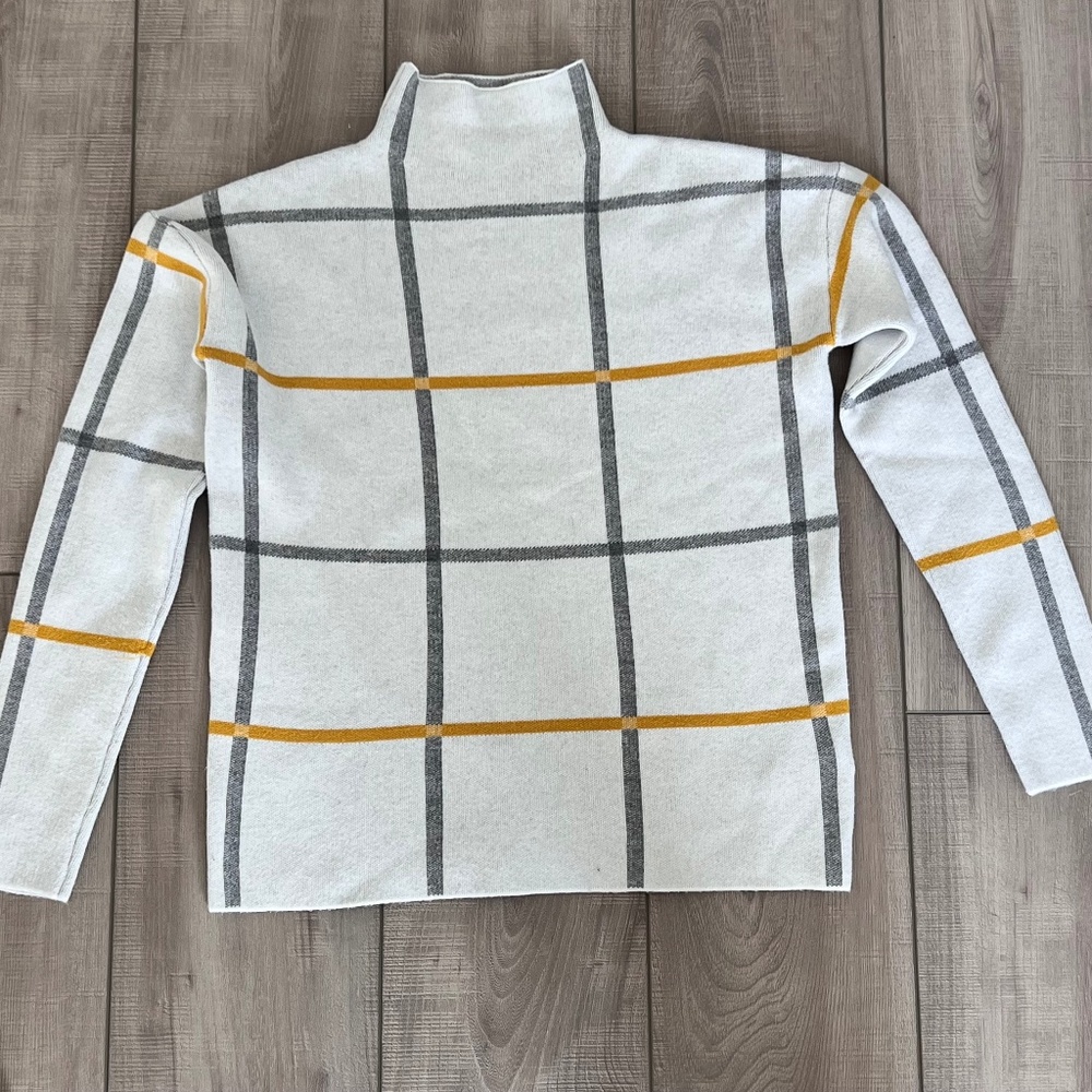Tahari Mock Neck Sweater XS